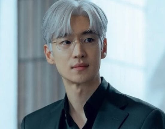 Lee-Je-Hoon-dalam-drama-The-Art-of-Negotiation