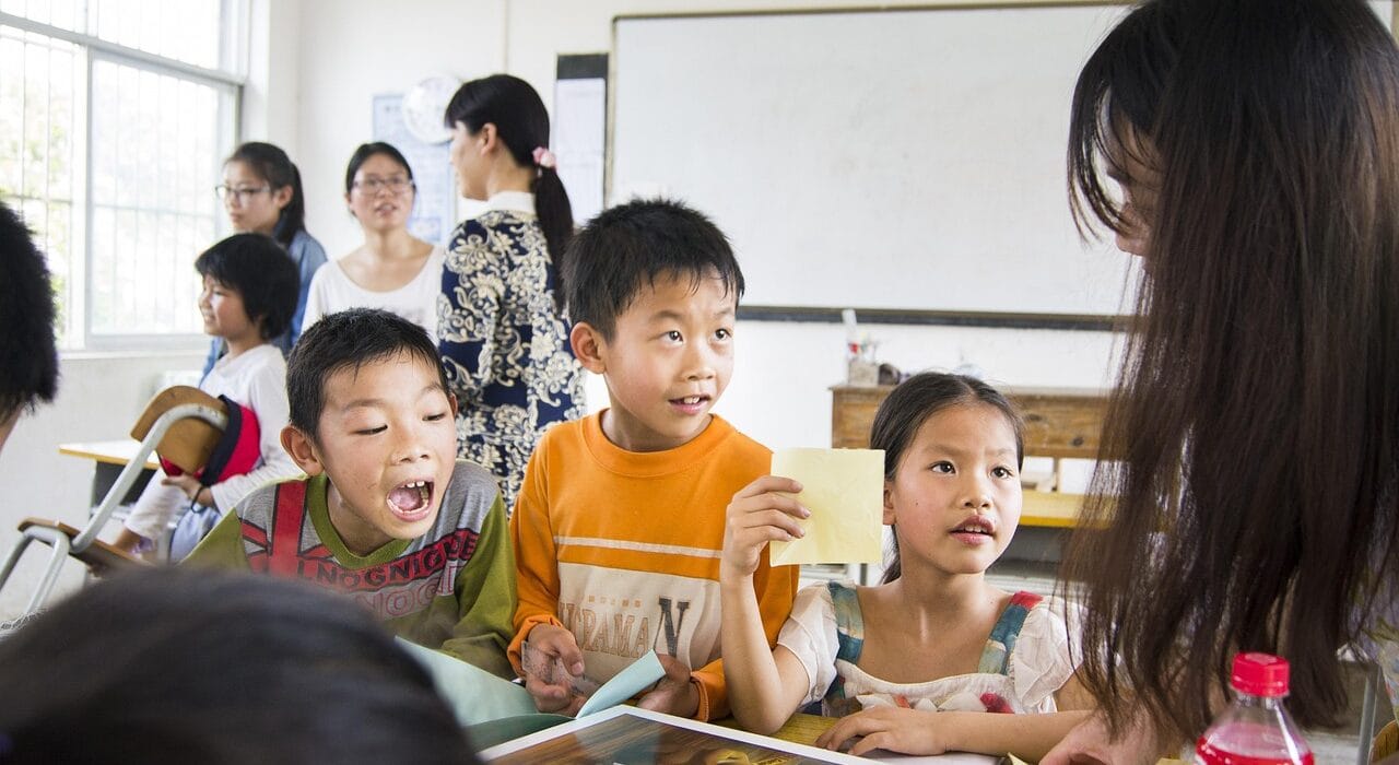 Sumber Gambar: https://pixabay.com/id/photos/anak-sekolah-kelas-717168/