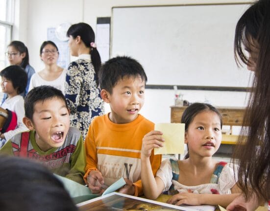 Sumber Gambar: https://pixabay.com/id/photos/anak-sekolah-kelas-717168/