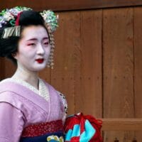 Geisha Sumbar gambar: https://pixabay.com/id/photos/jepang-geisha-wanita-perempuan-6531773/