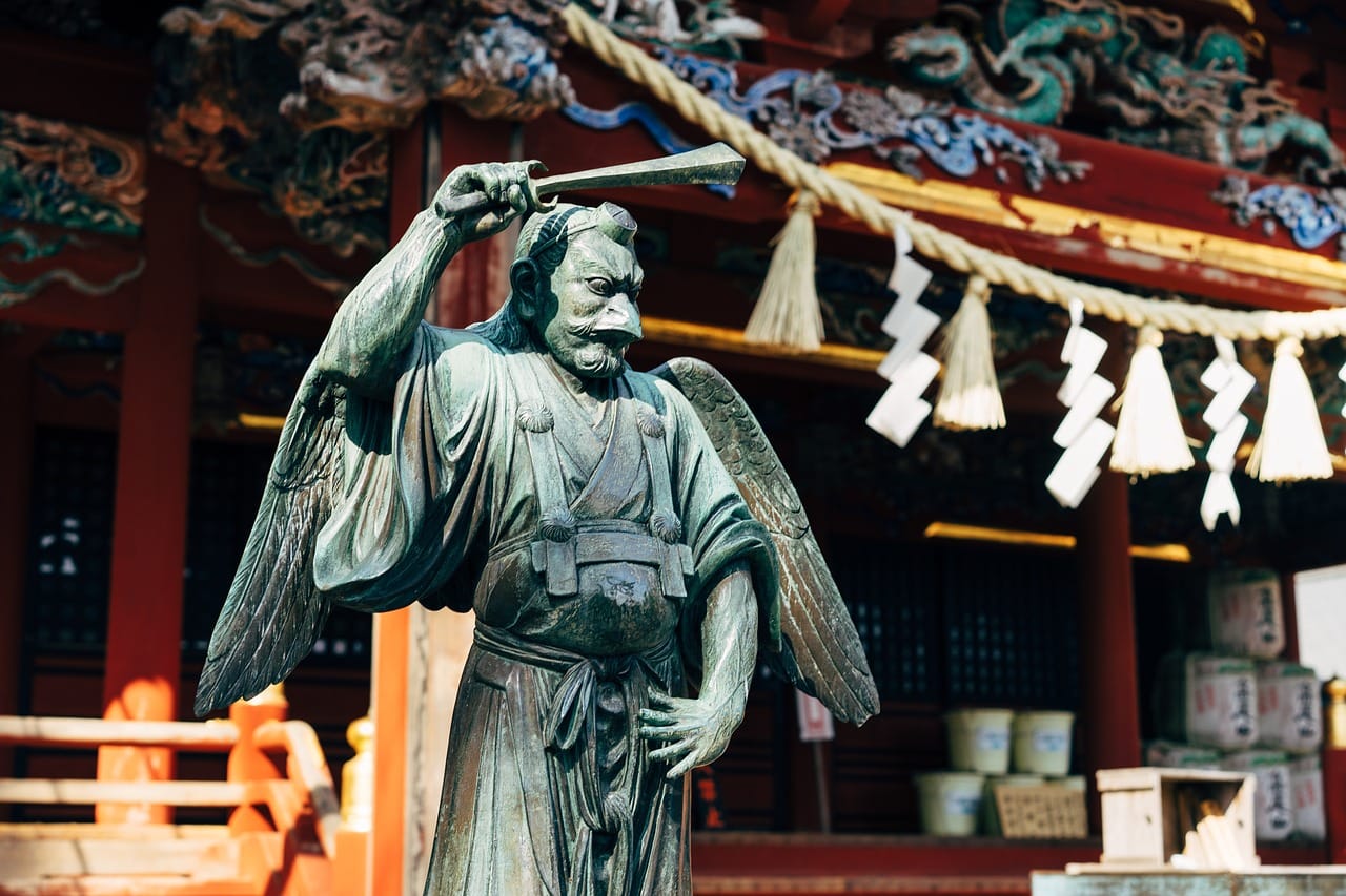 Sumber gambar: https://pixabay.com/id/photos/kuil-shinto-gunung-takao-patung-5465422/